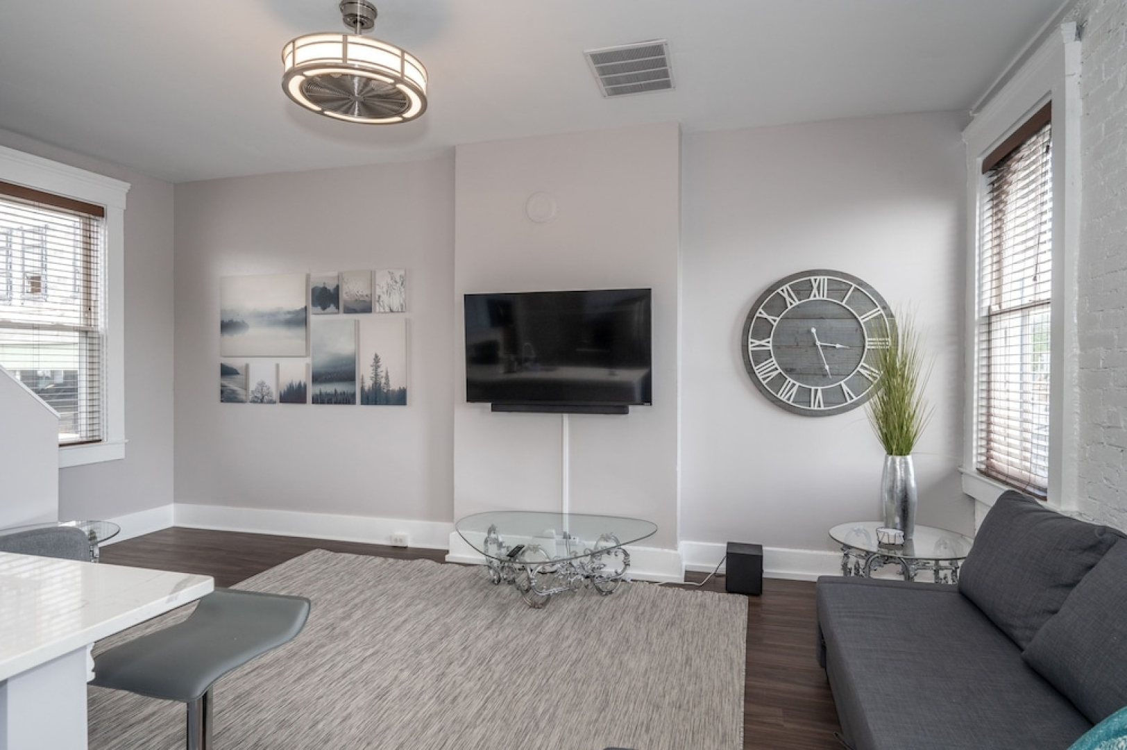 Heart of Mainstrasse Apt 4