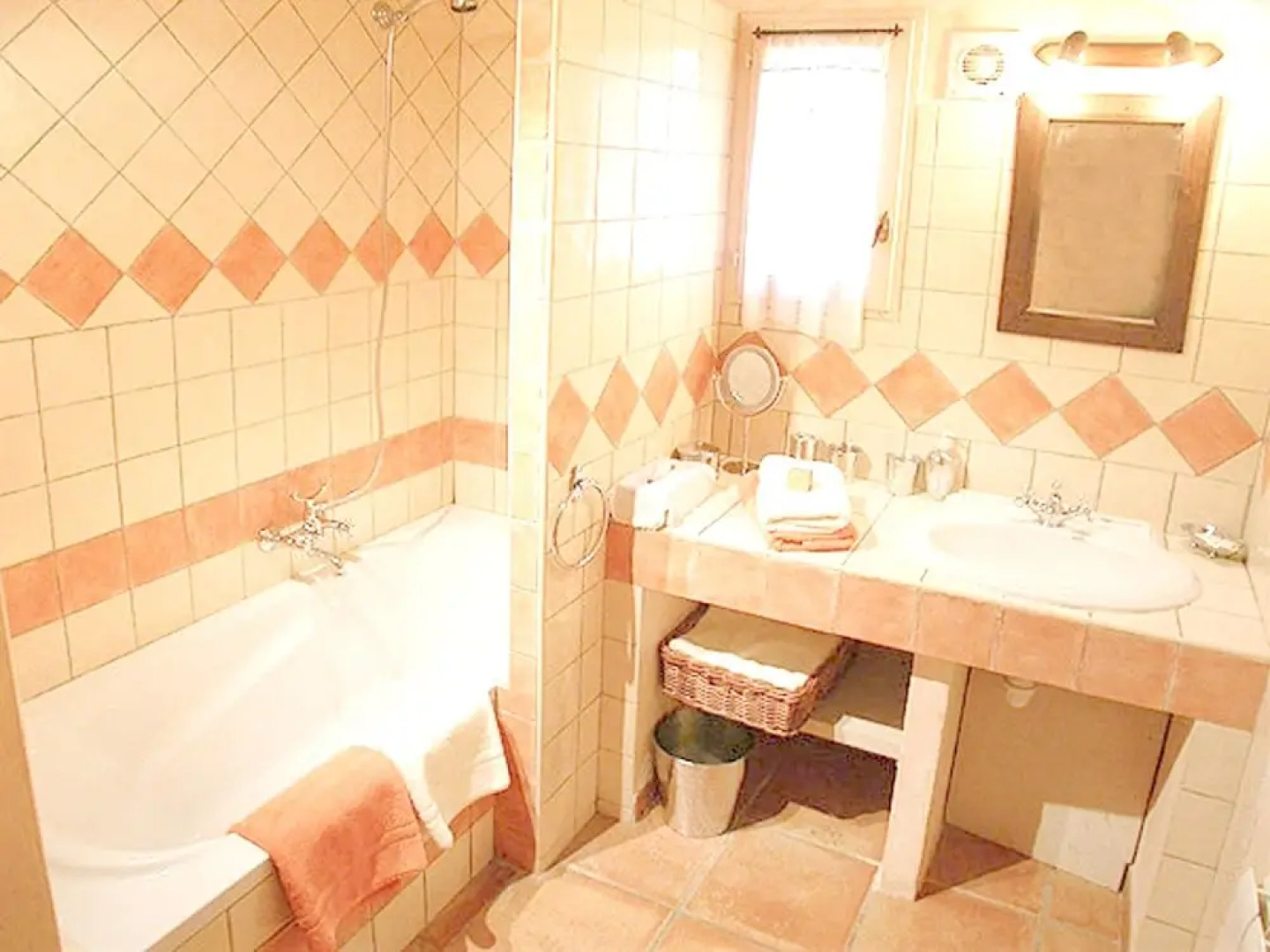 House With 4 Bedrooms in Cavaillon, With Pool Access, Enclosed Garden