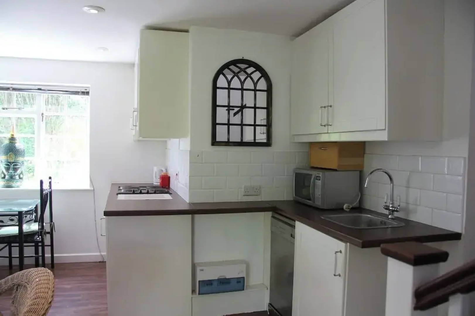 Woodlands Cozy Cottage in Gerrards Cross, Sleeps 2