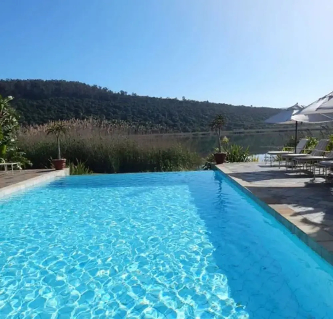 Traders Hotel & Restaurant