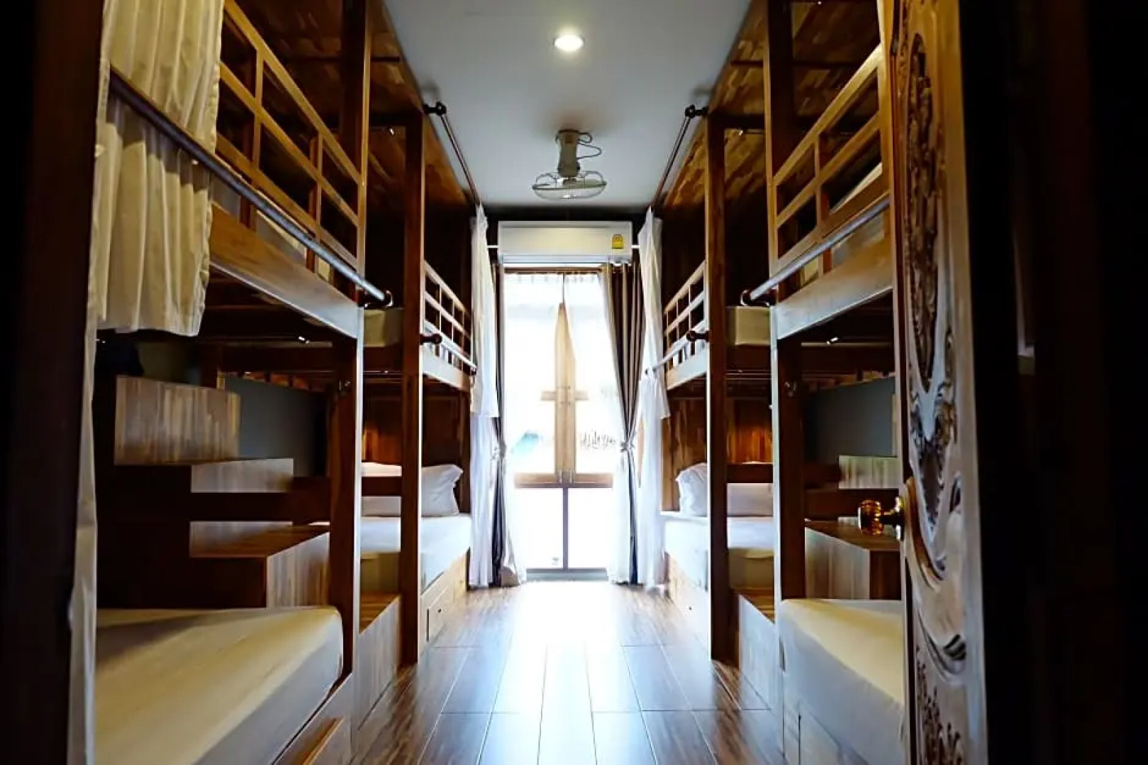 Lipe - Bloom Cafe and Hostel