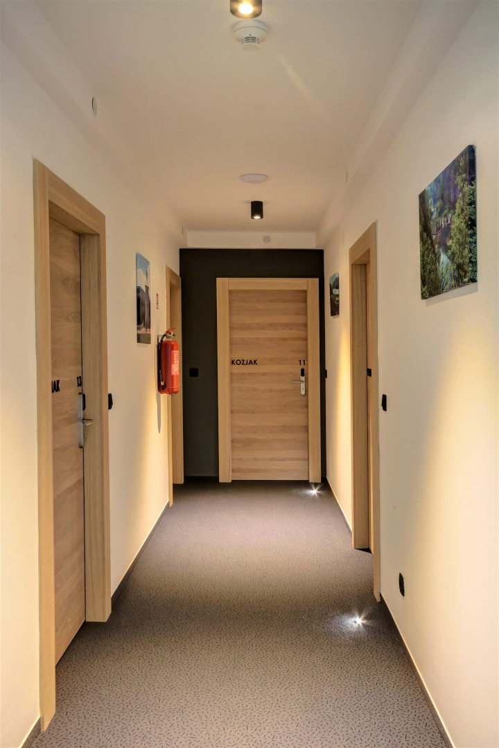 16 Lakes Hotel