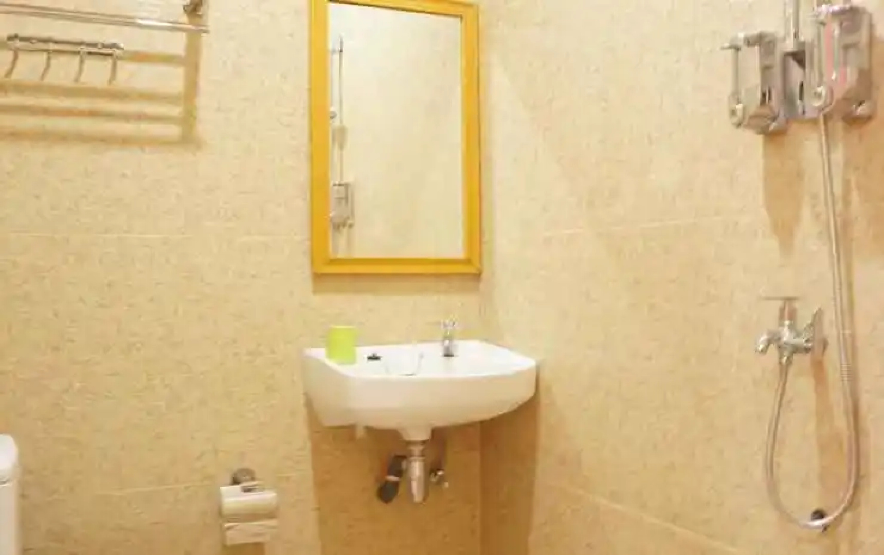 R7 Homestay Nani Wartabone