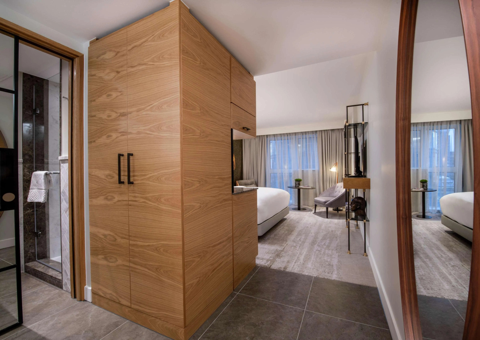 Lincoln Plaza London, Curio Collection by Hilton