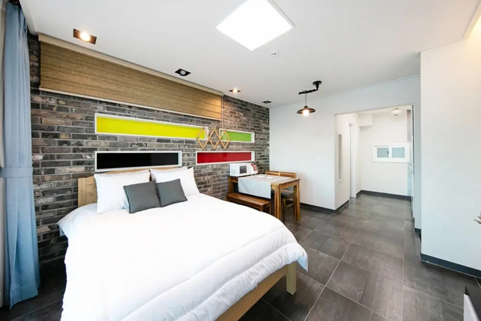 Pohang Couple Stone Pension