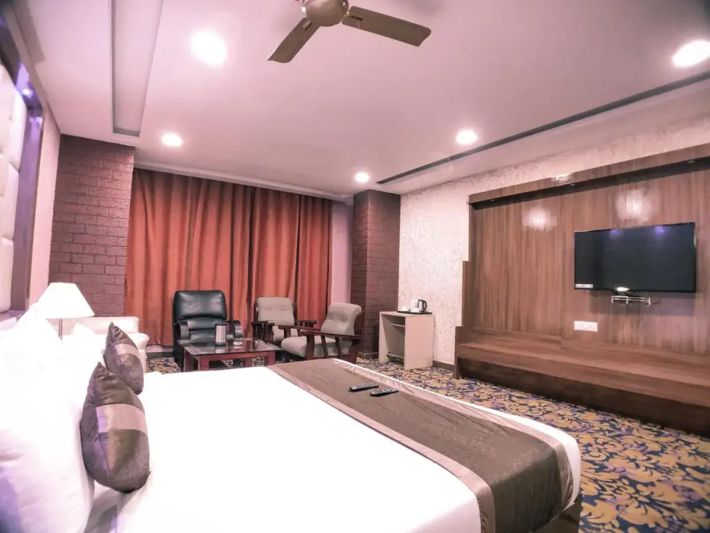 Hotel Vishnu Empire