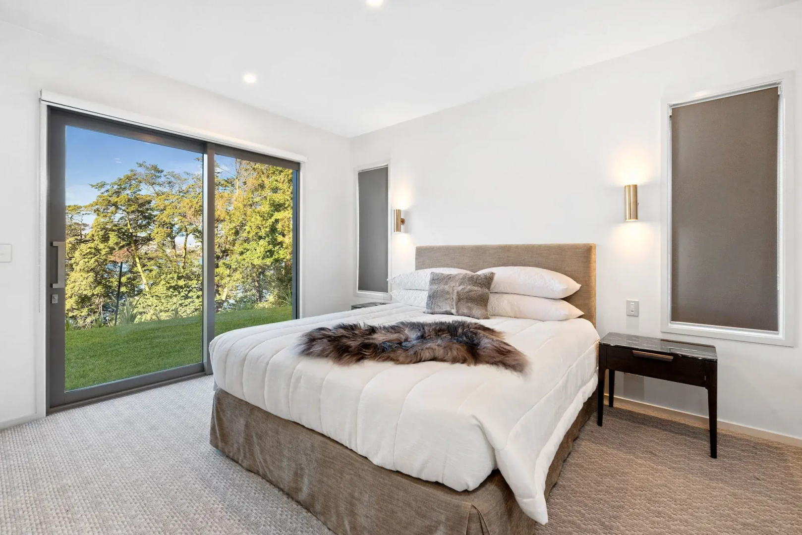The Rees Hotel, Luxury Apartments & Lakeside Residences
