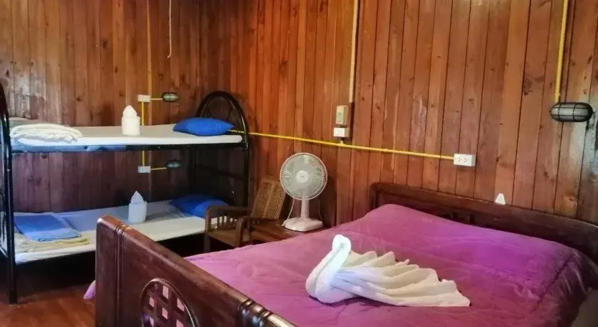 Crossroads House - Hostel