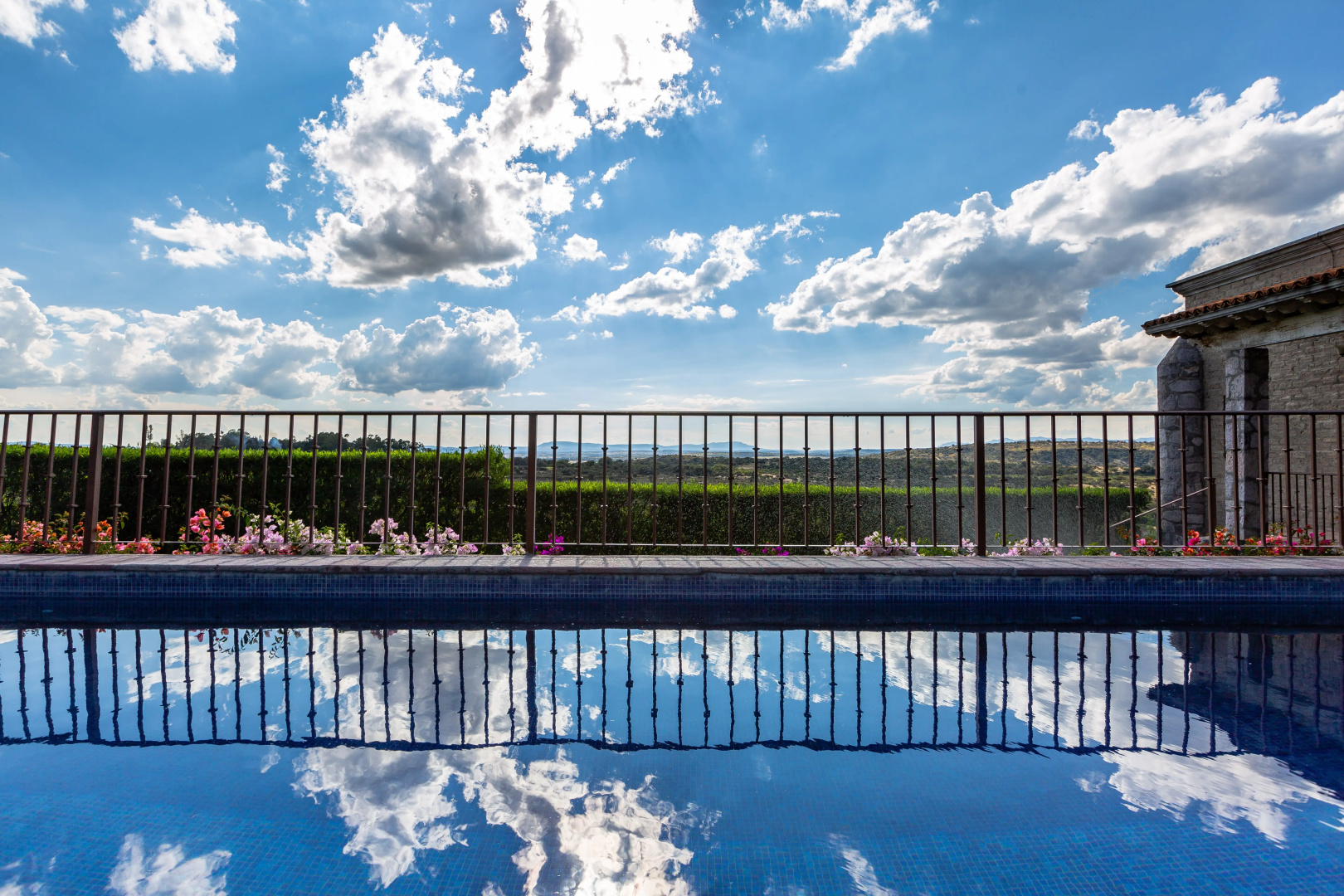 Grand Las Nubes by Inmense