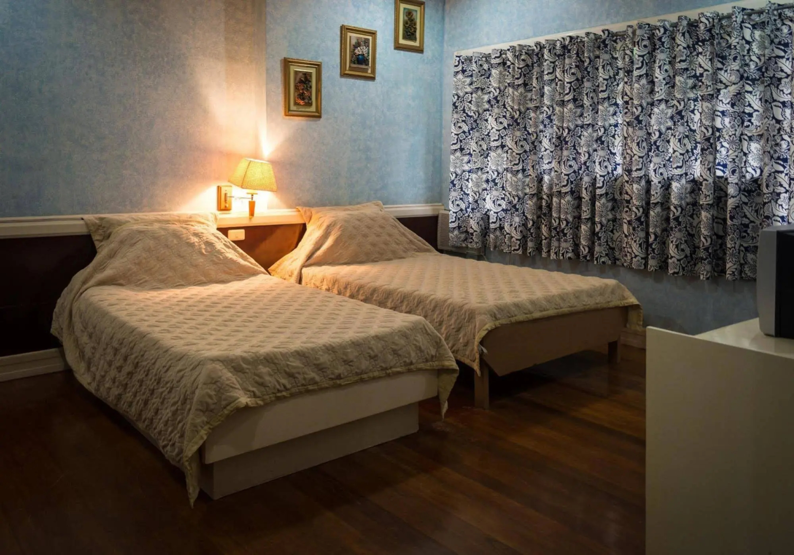 Stefanie Grace Paradise Inn