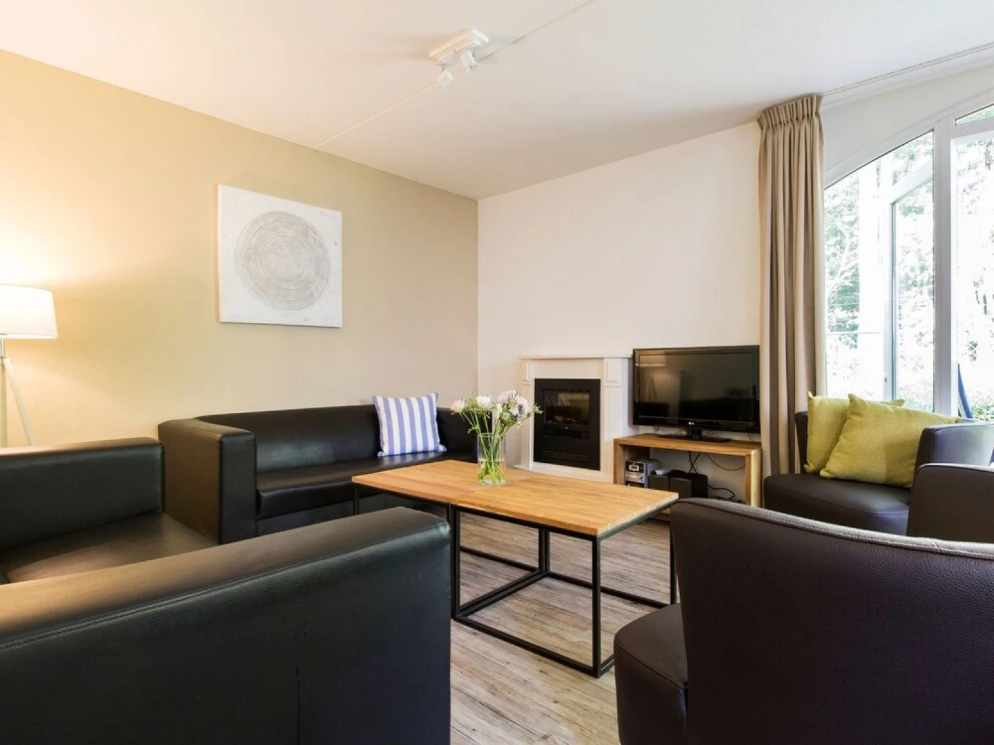 Comfortable Villa with Combi-Microwave in Green Surroundings