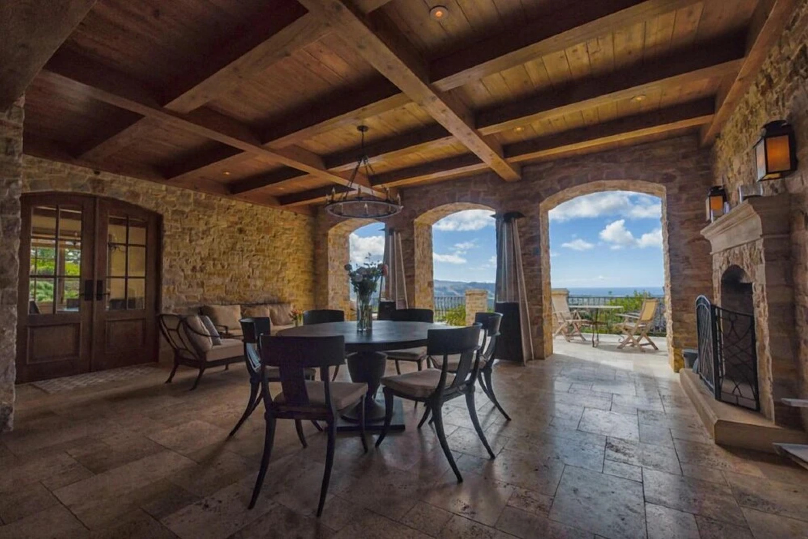 Chateau D' Renaitre - Carmel-By-The-Sea