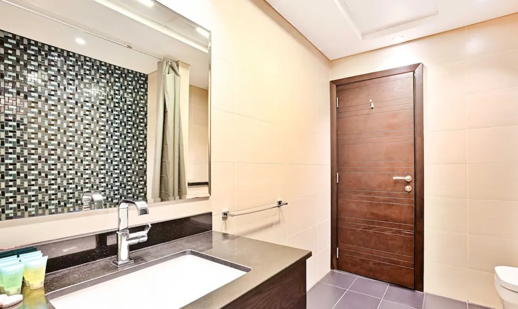 LUX  Cayan Superior Suite 4 Dubai Marina