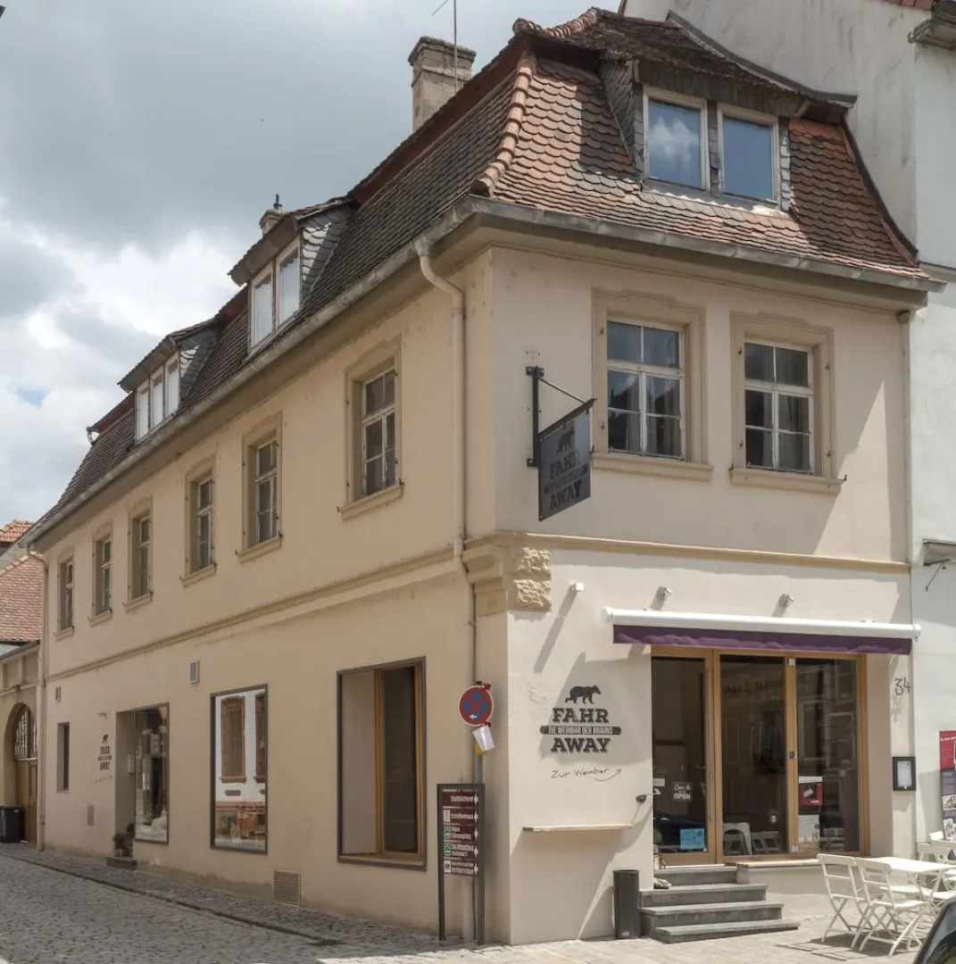 Weinbar und Hotel FahrAway