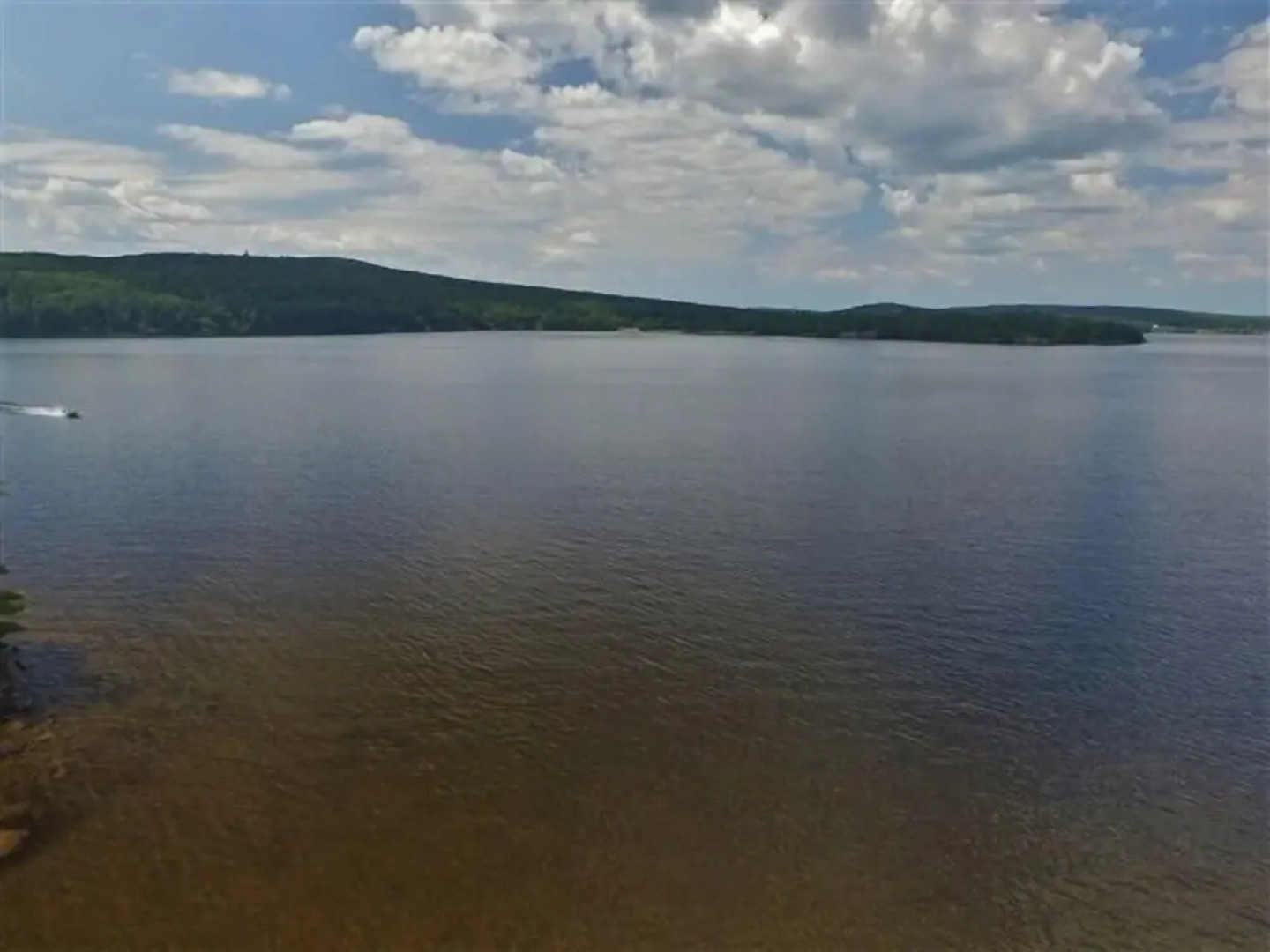 433 Kamaniskeg Lake 3 Bedroom Cottage