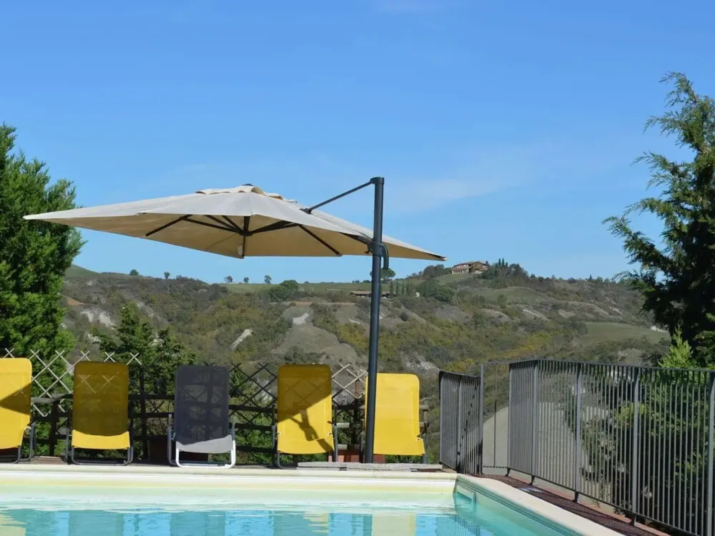 Villa With Private Pool, Immersed in the Gorgeous Countryside of Asciano