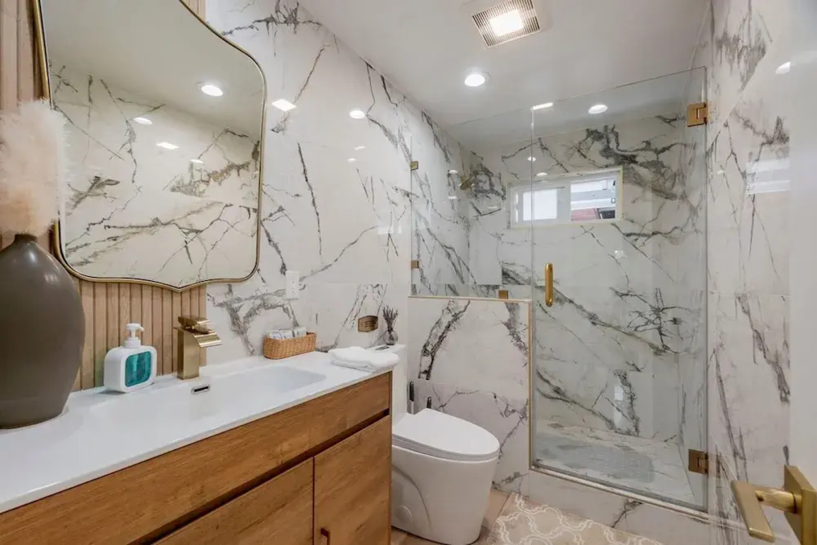 Cozy Family Retreat Game Room Backyard in Hacienda