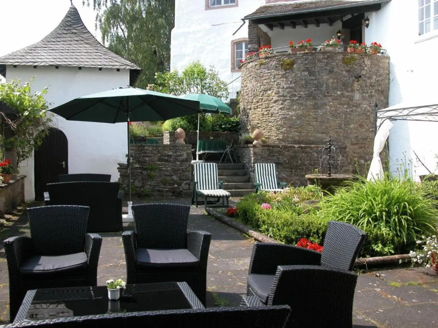 Burghaus & Villa Kronenburg