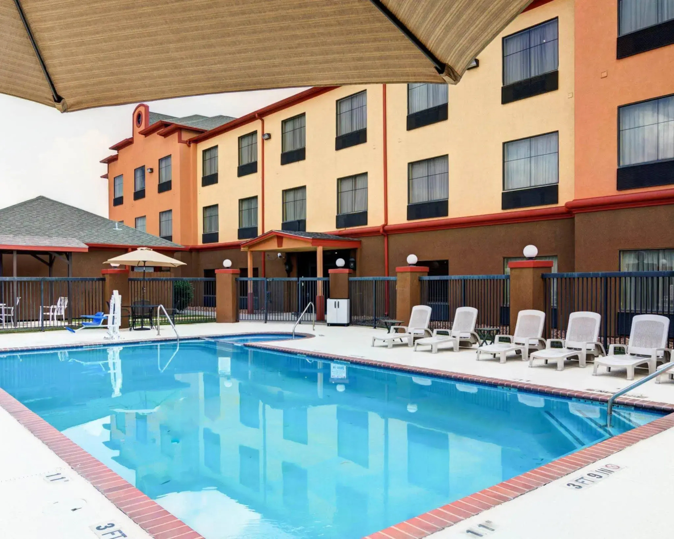 Quality Suites Houston IAH Airport - Beltway 8