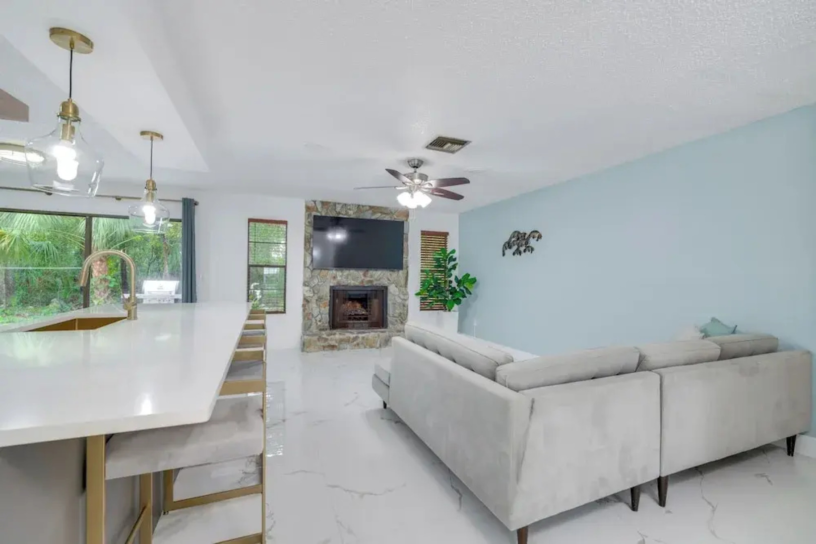 Swim, Hike & Kayak: Crystal River Retreat w/ Yard!