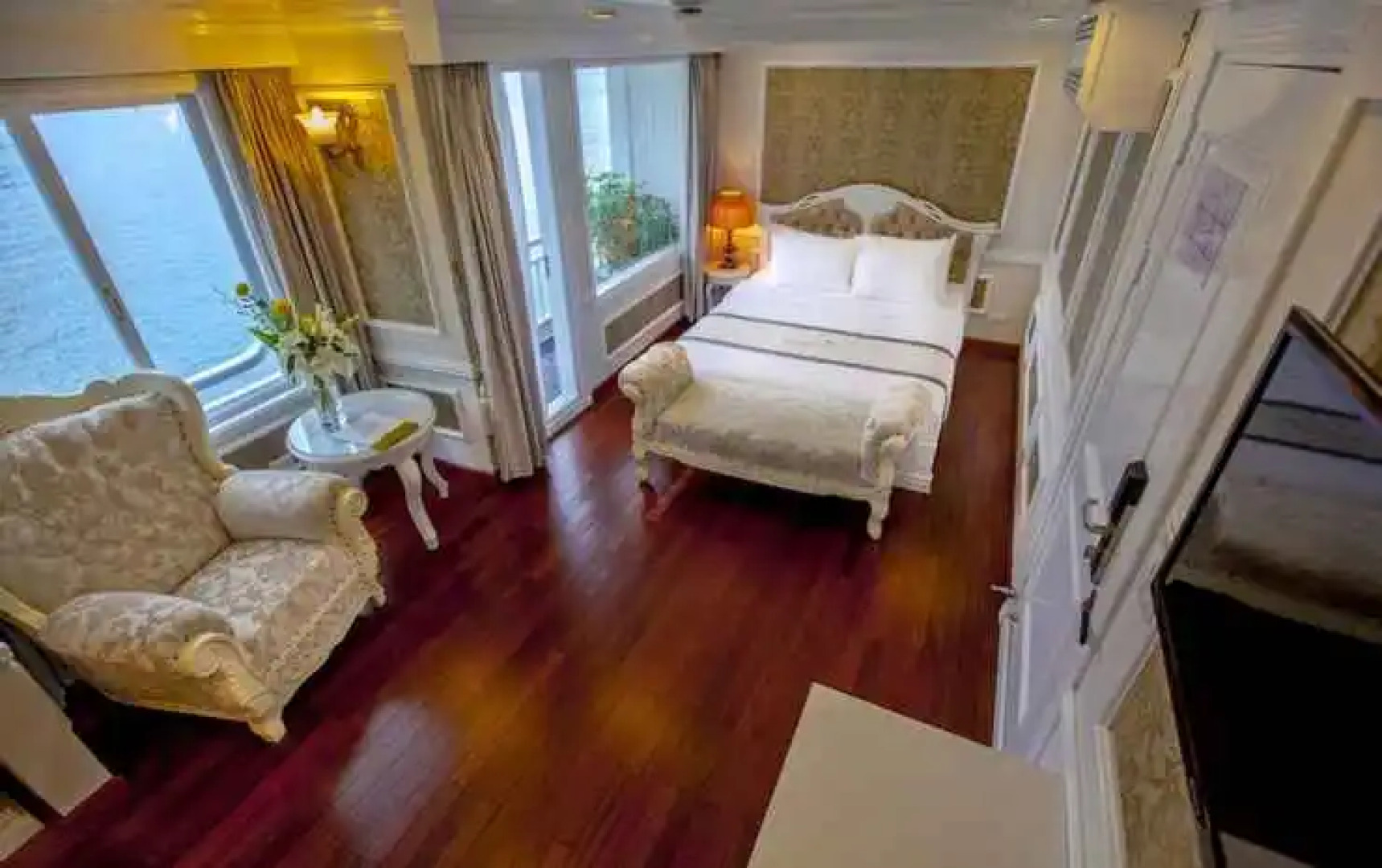 Signature Halong Cruise