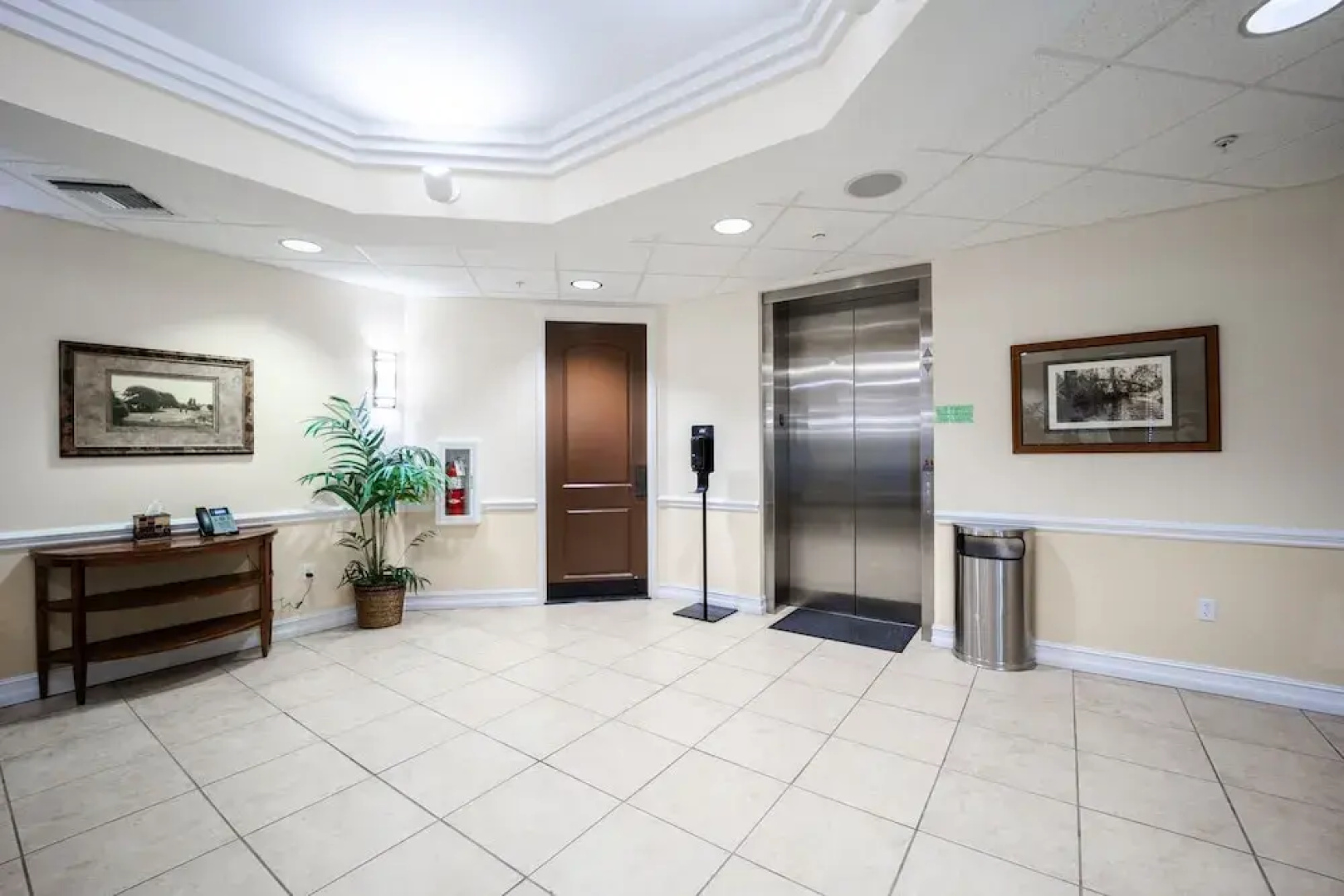 2 bedroom Tampa Condo at Private Golf Course 2 Condo by RedAwning