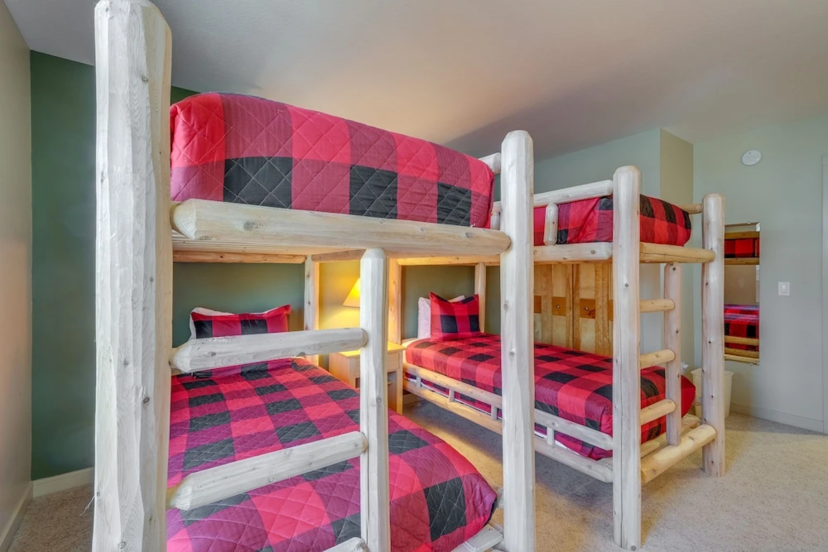 Ski-in/ski-out! Cozy Bellaire Resort Retreat!