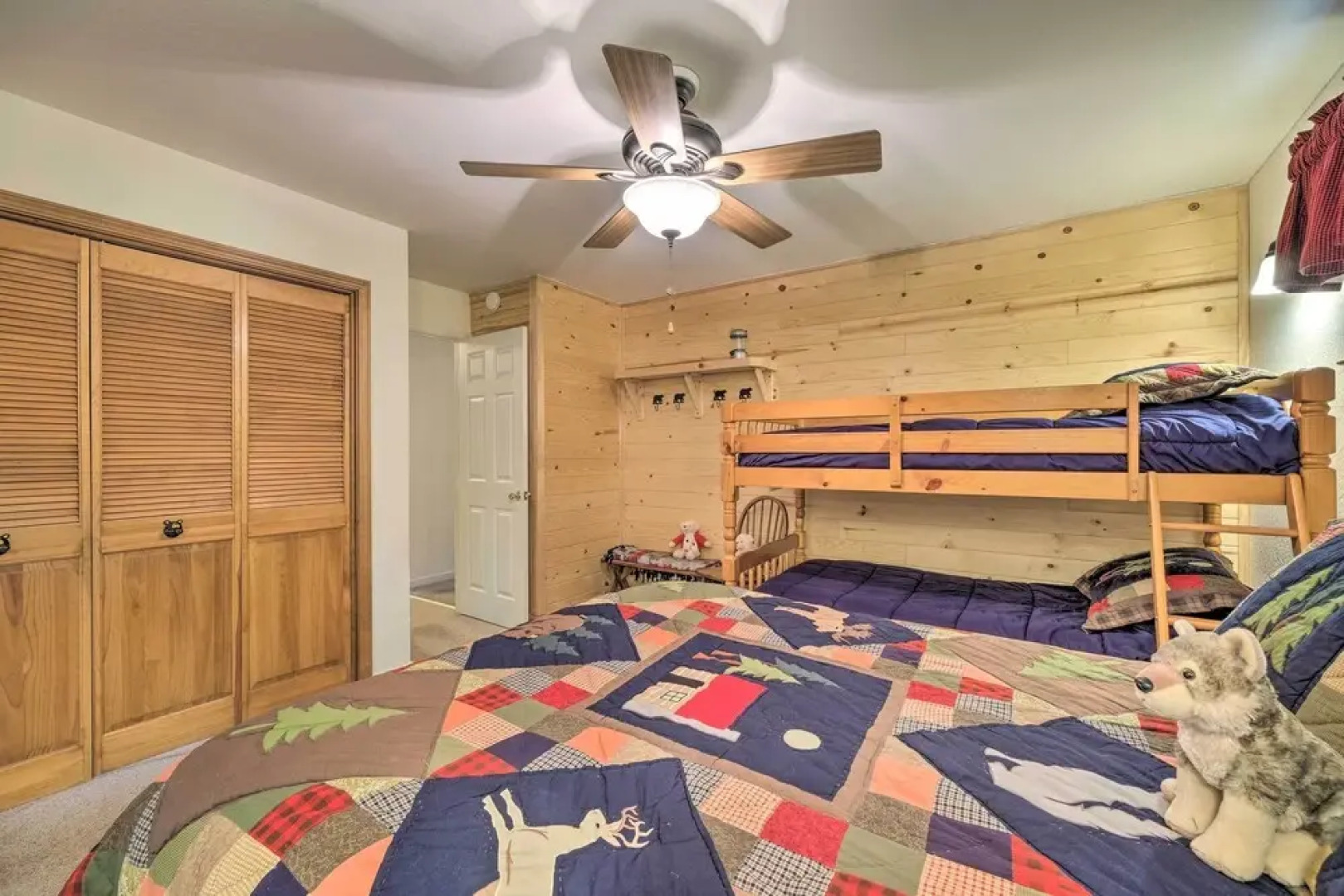 Cozy Camp Connell Cabin: Large Game Room & Decks!