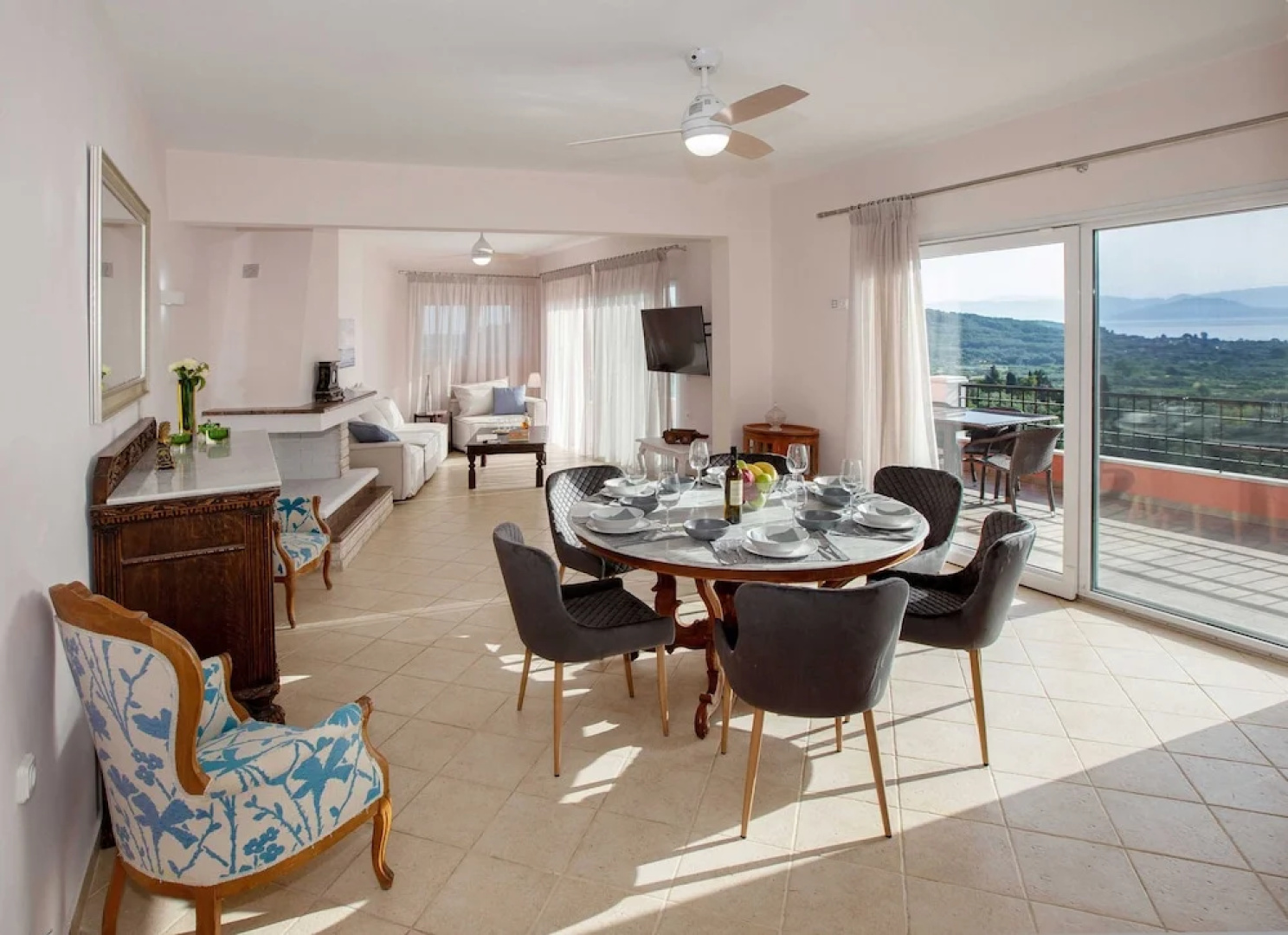 Spacious House with great view in Corfu
