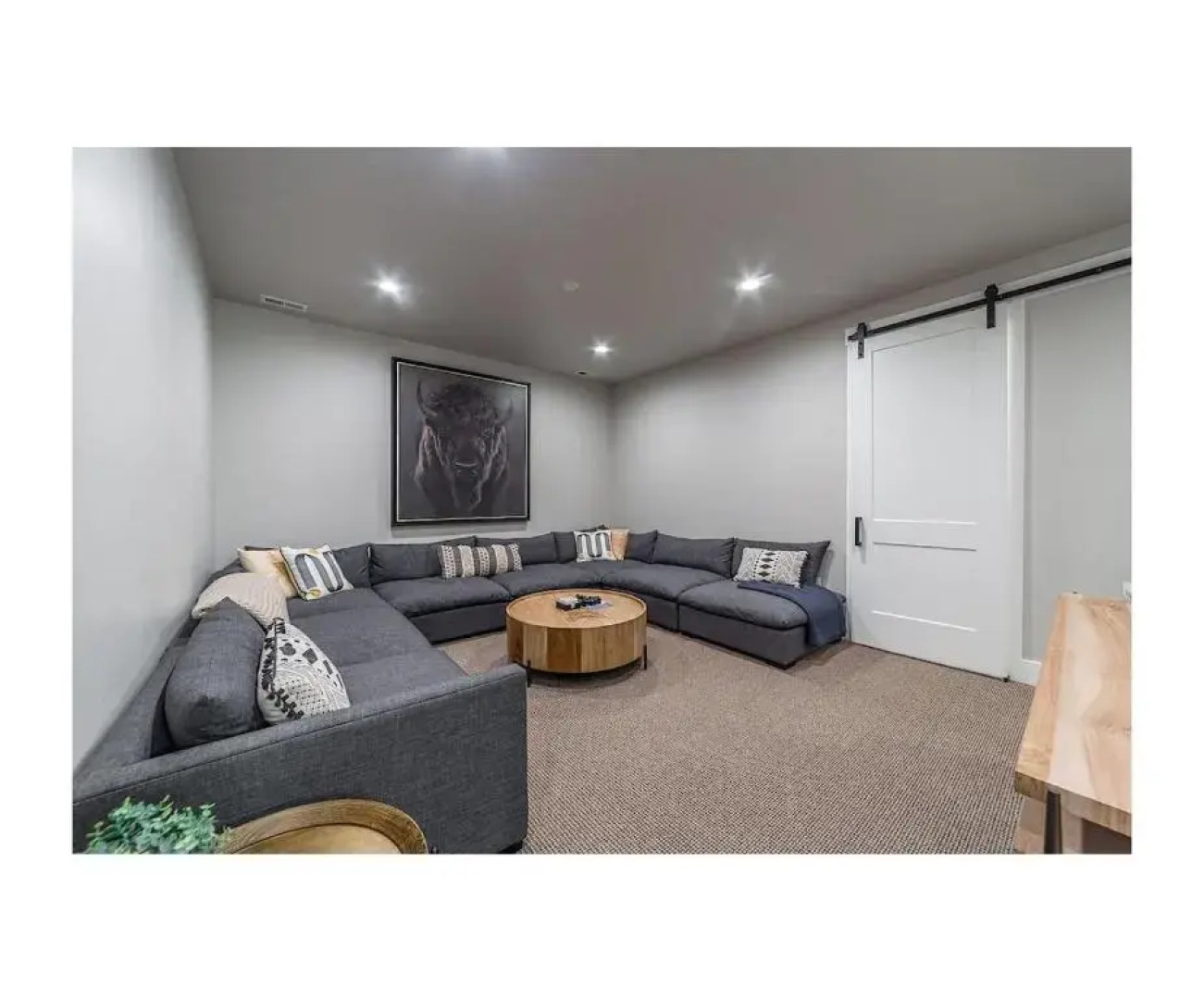 Premium 4BR/3.5B modern home near beach, skiing and downtown. Ping pong + bikes.