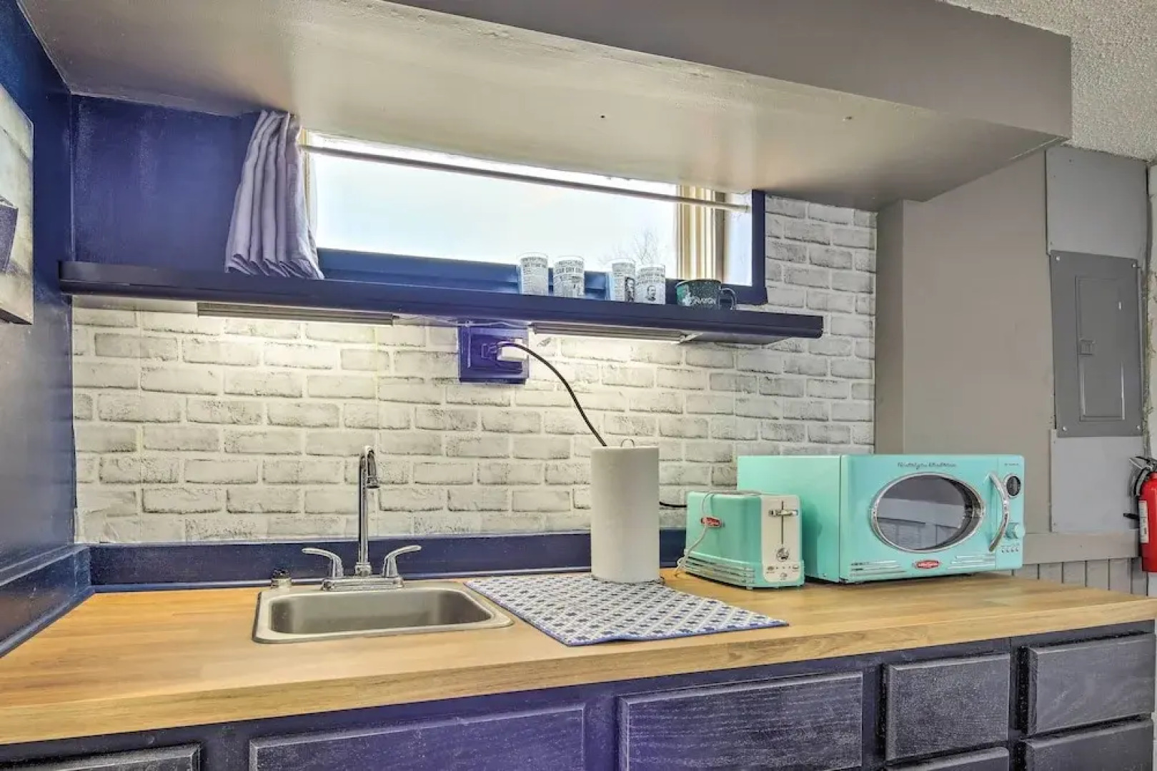 Portage Studio: 11 Miles to Indiana Dunes!