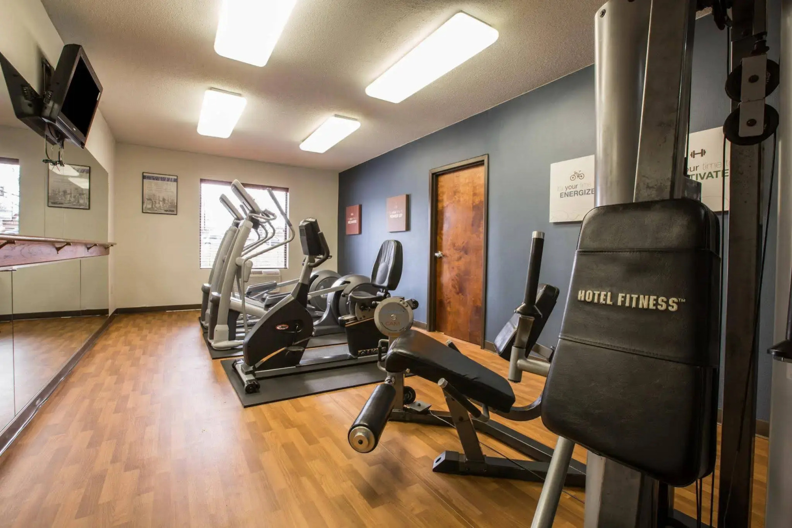 Comfort Suites Outlet Center