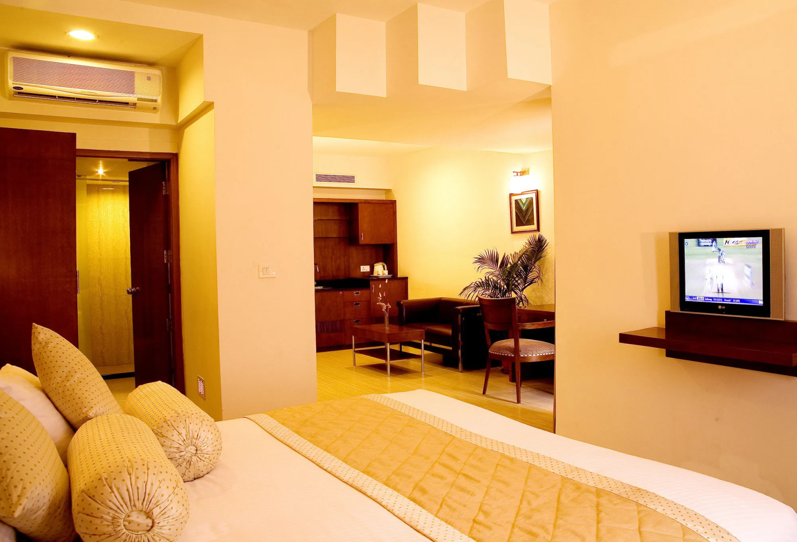 Featherlite Evoma Hotel