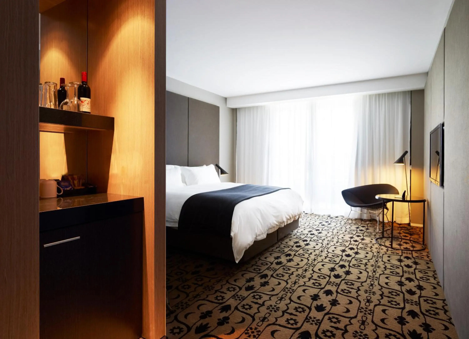 Burbury Hotel & Apartments
