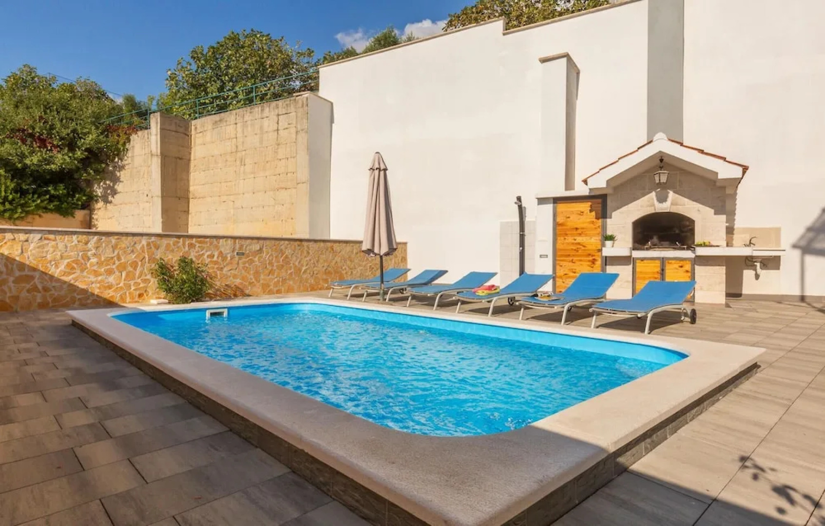 Beautiful Home in Makarska With 3 Bedrooms, Wifi and Outdoor Swimming Pool