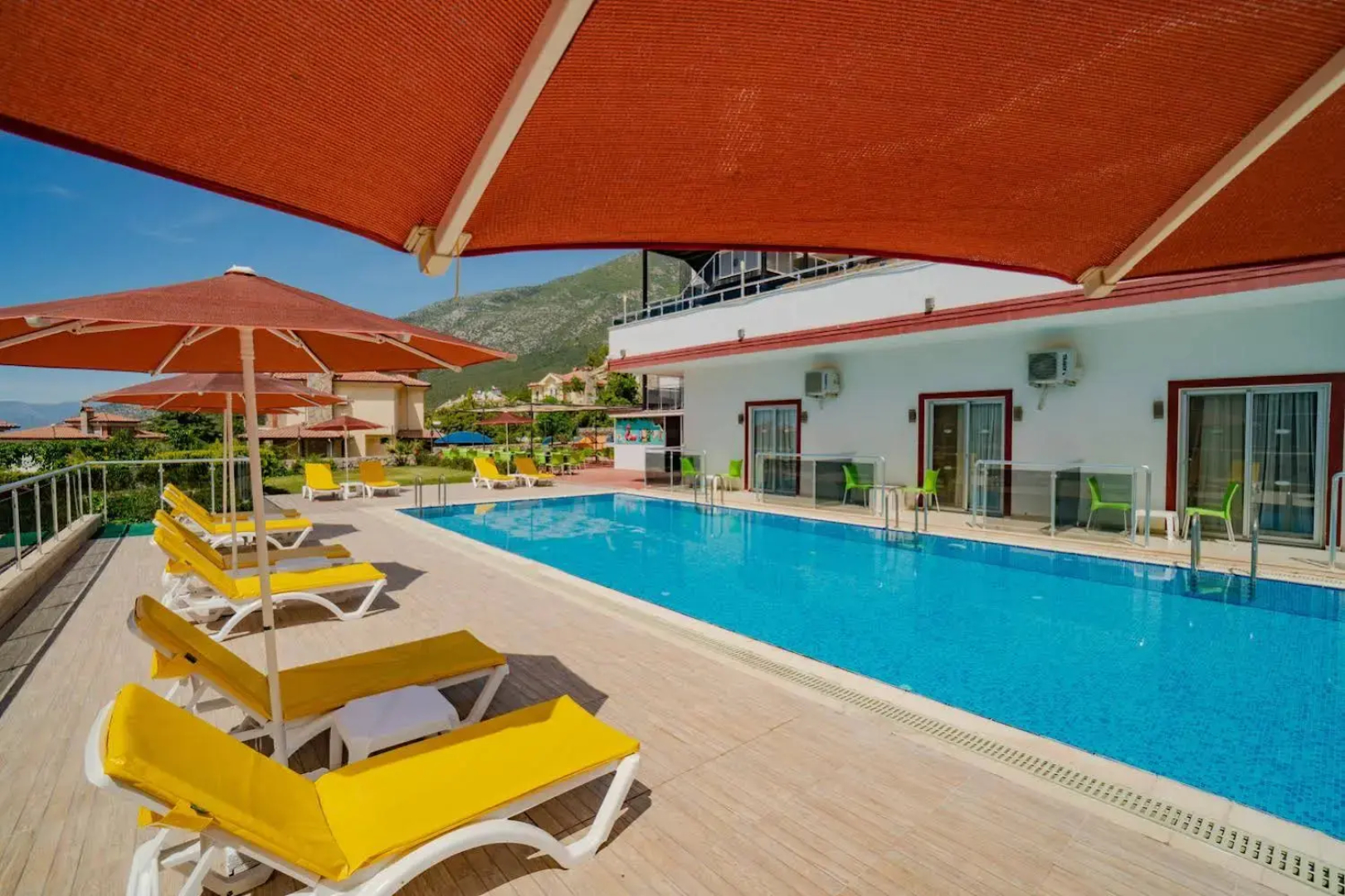 Sunshine Holiday Resort