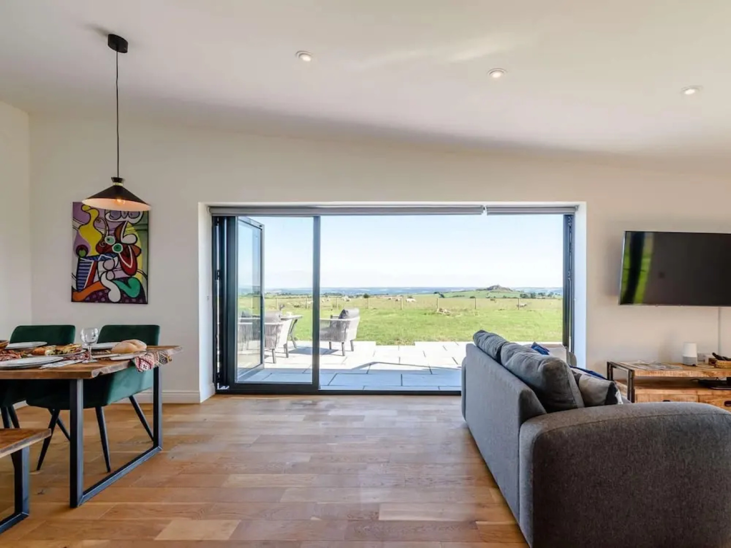 2-bed Modern Bungalow - Outstanding Country Views