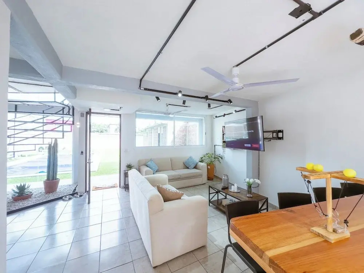 New Comfortable Retreat. Pool & BBQ