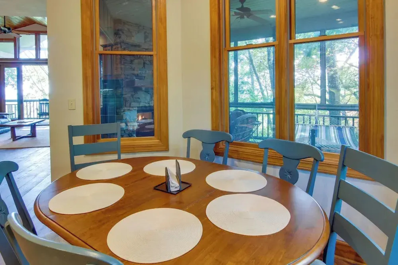 Mtn-view Condo w/ Screened Porch in Burnsville!