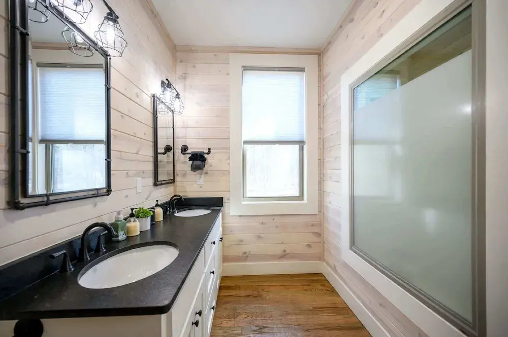 Stardust Hollow Cabin for 14