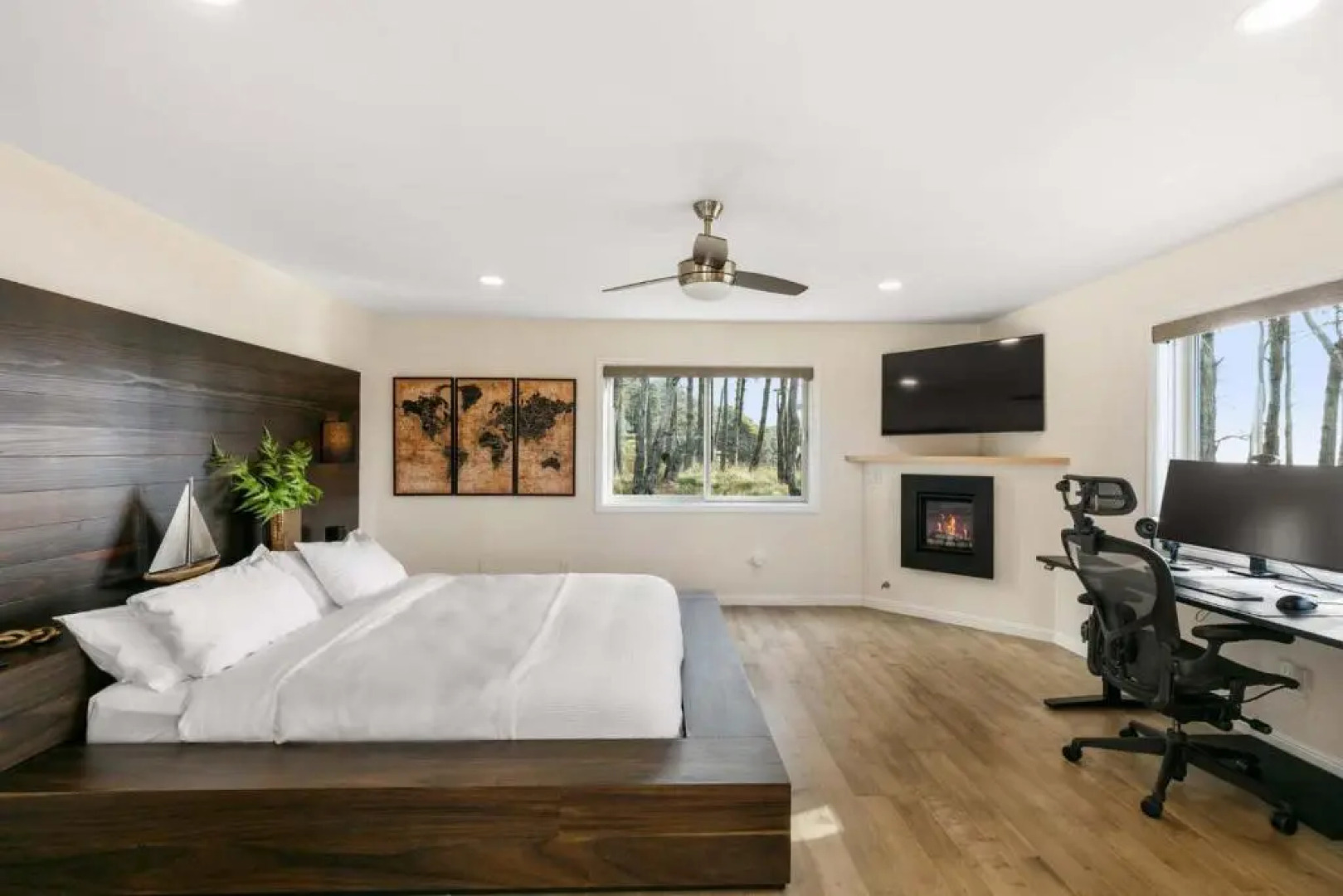 5 Acre Waterfront Retreat w Tesla, Gym & Sauna