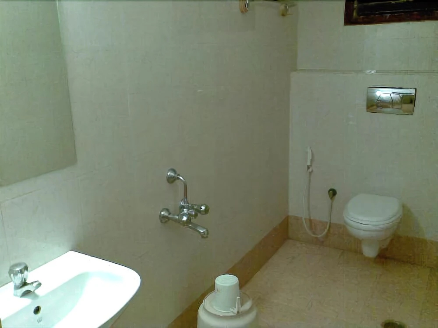 Dhanunjayas Luxury Hotel