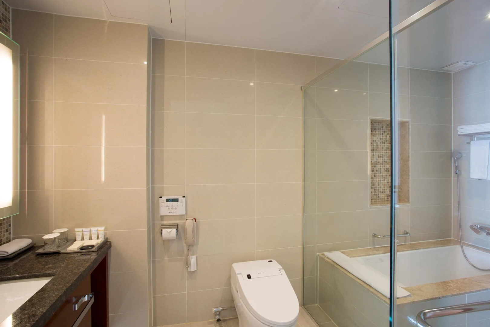 Isquare Hotel