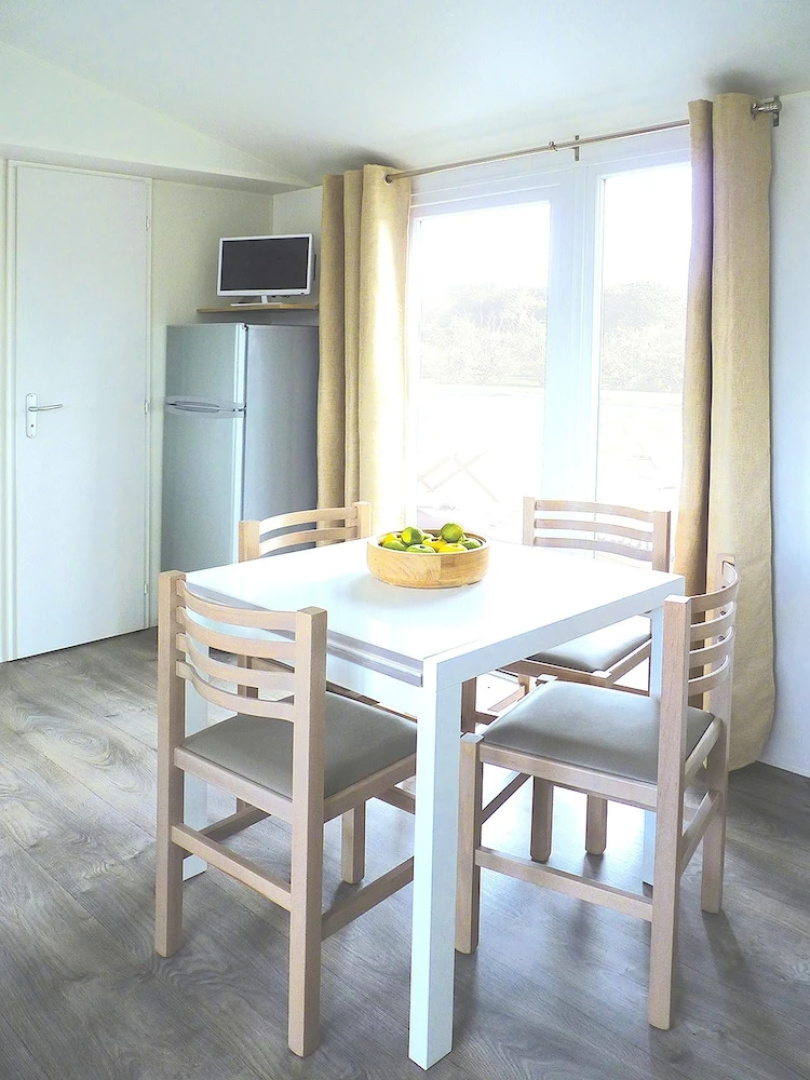 Bungalow With 3 Bedrooms in Les Mathes, With Pool Access and Furnished
