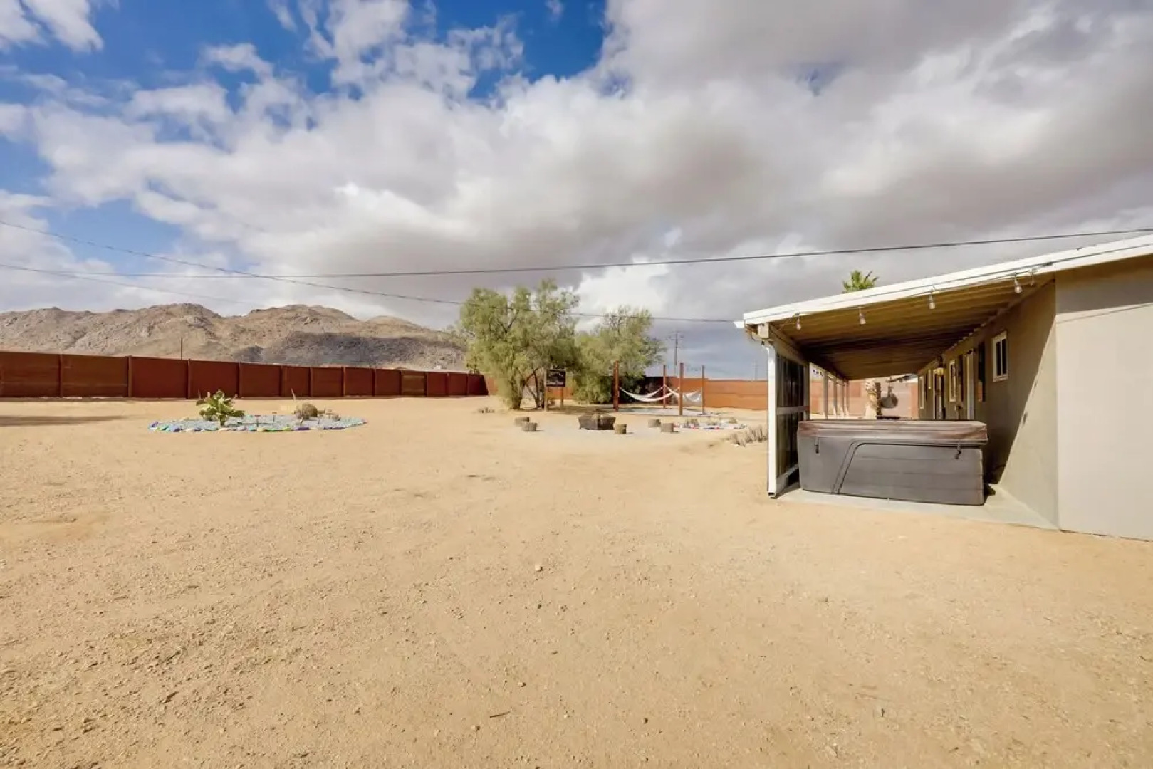 Mtn-view Home ~ 8 Mi to Joshua Tree Natl Park!