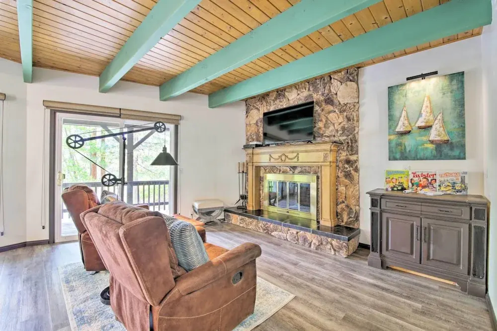 Bikes + Game Room: Lovely Lake Arrowhead Home!