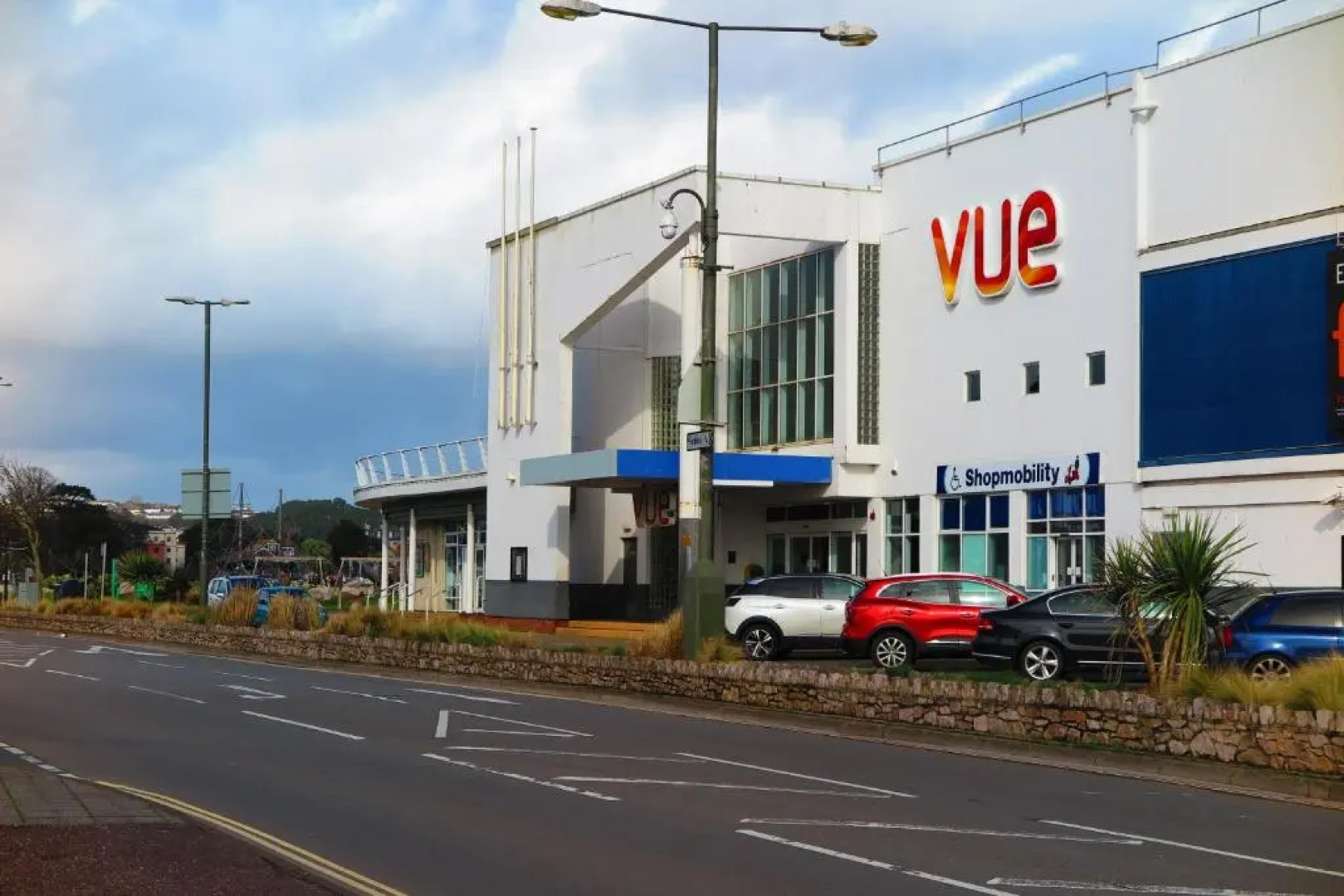 Esplanade Court Apartments With Seasonal Swimming Pool