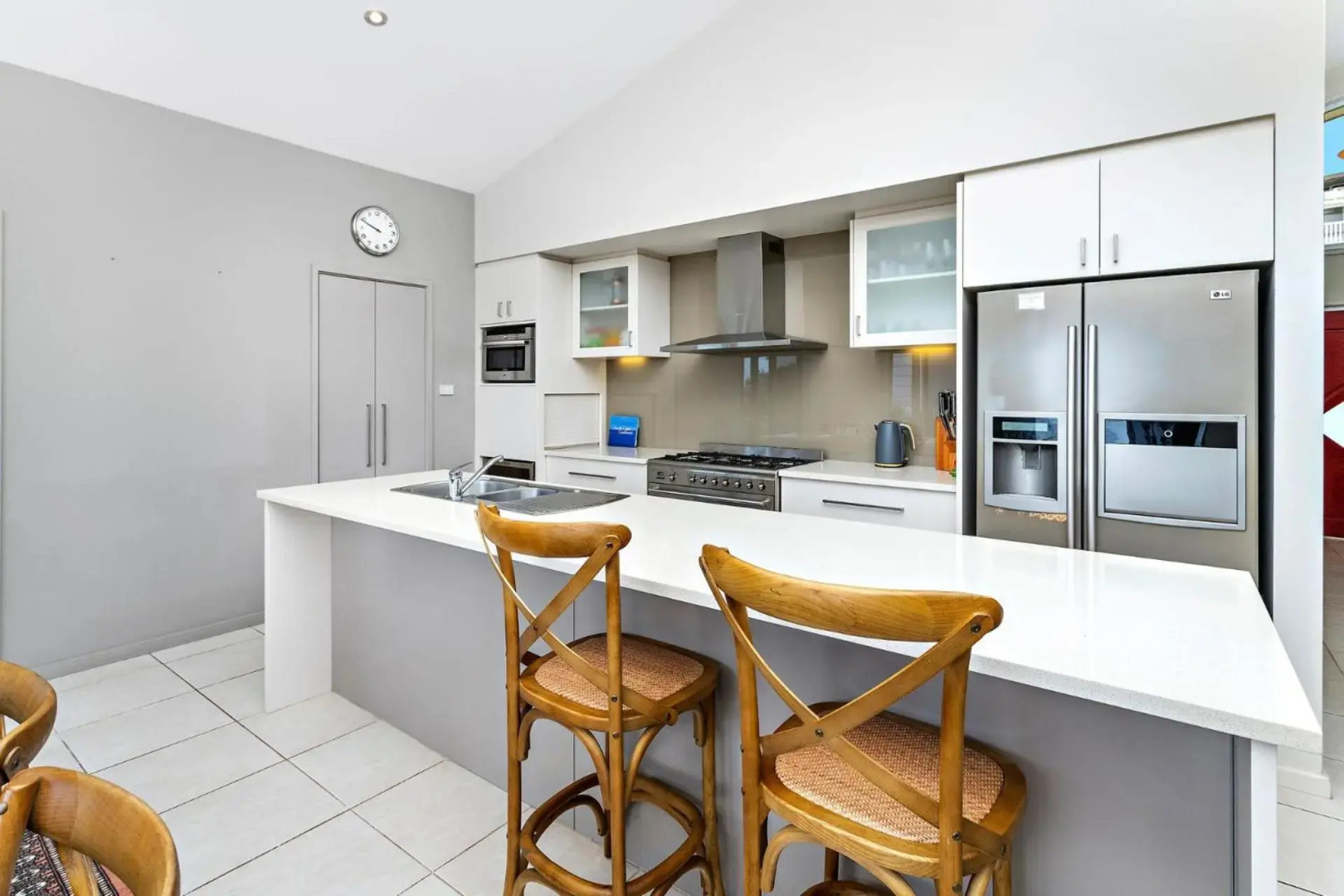 VUE DE LA MER Gerroa 4pm Check Out Sundays