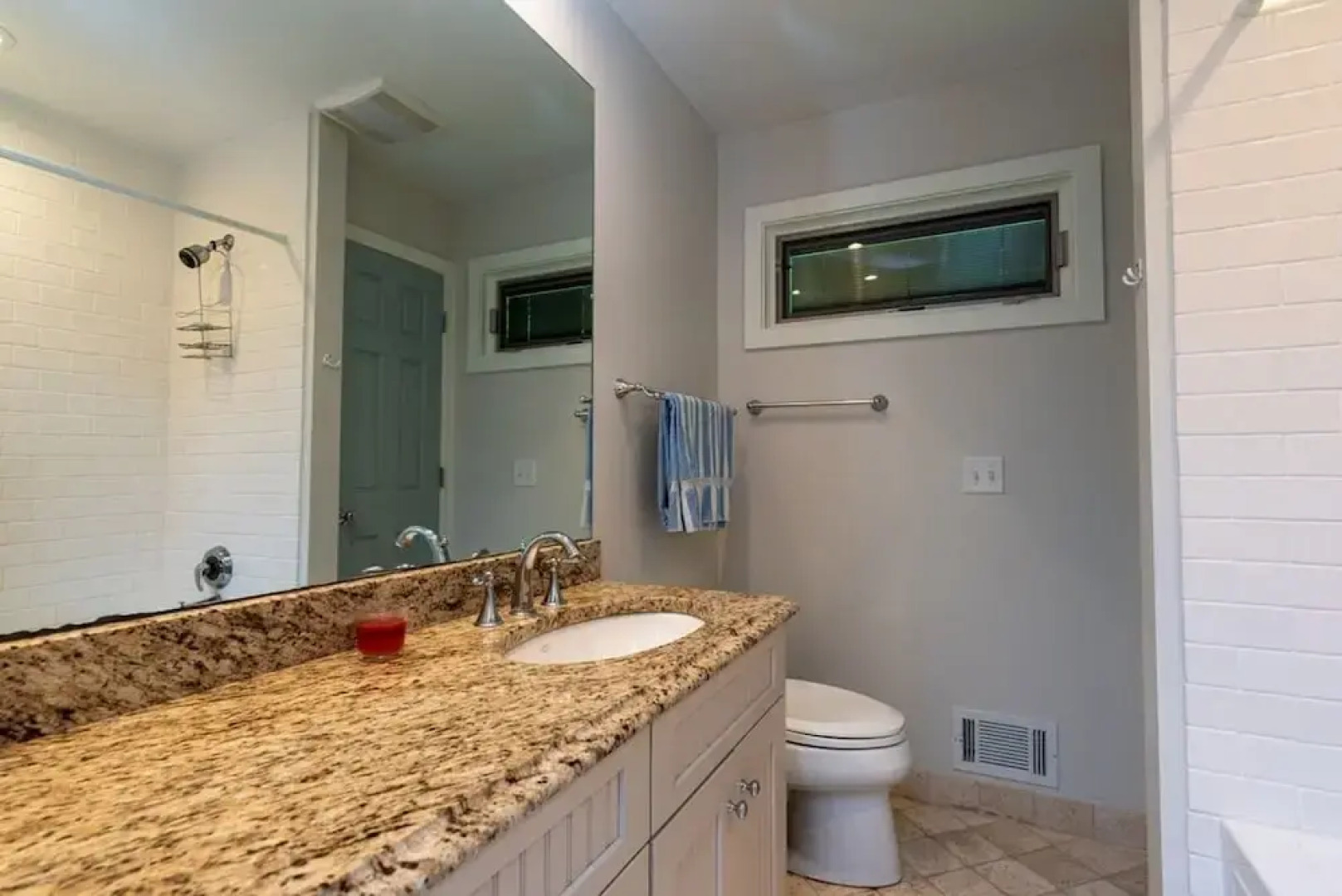 Beach View Cottage - On the Lake