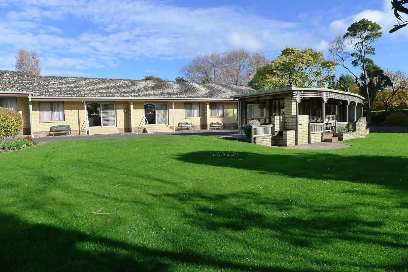 Willaway Motel Apartments